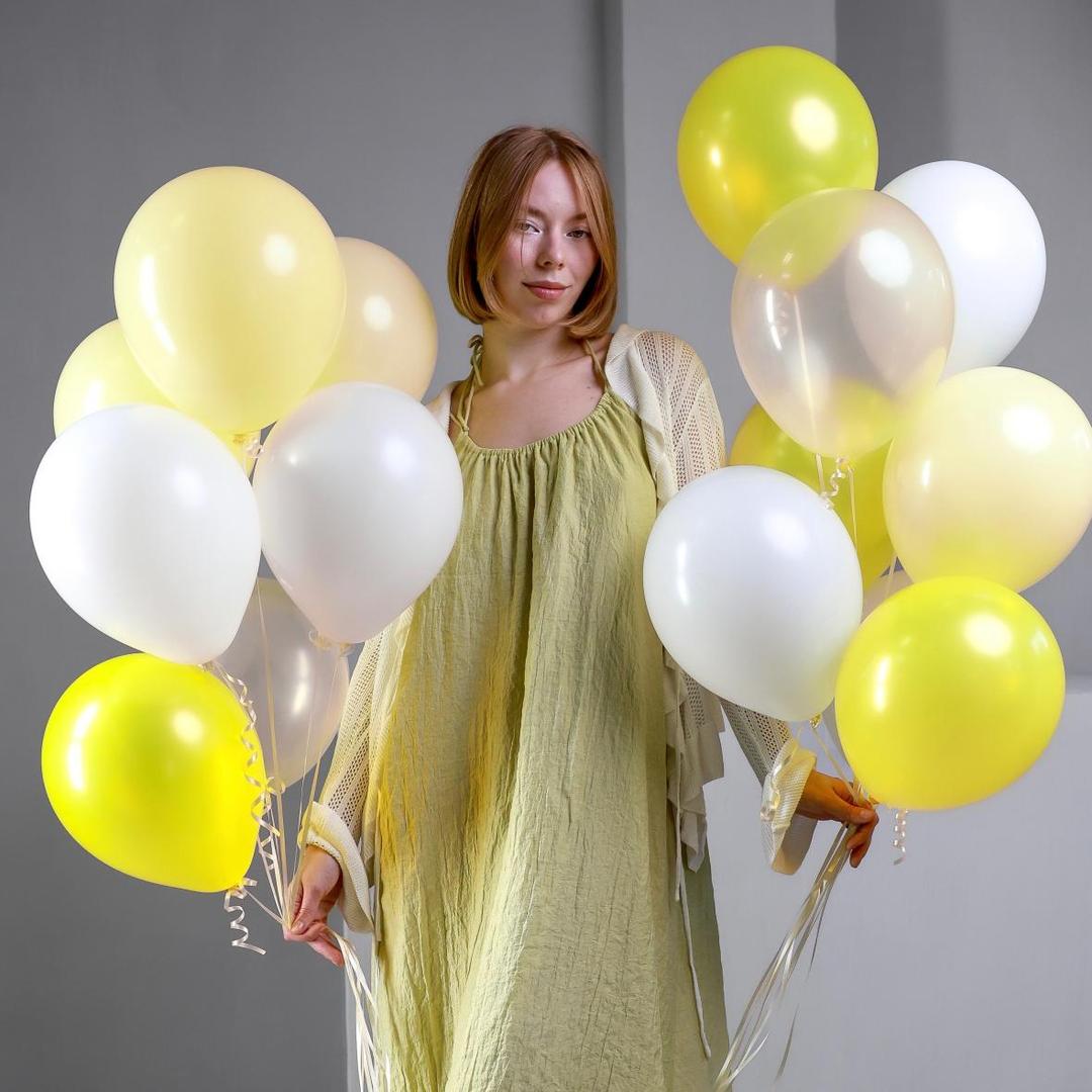 Сет из 15 бело-желтых шаров с гелием