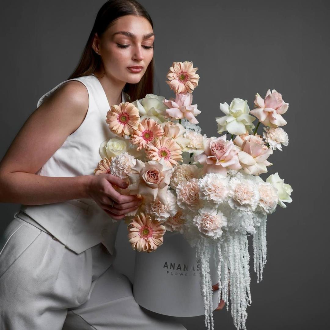 Композиция в коробке Персиковый коктейль