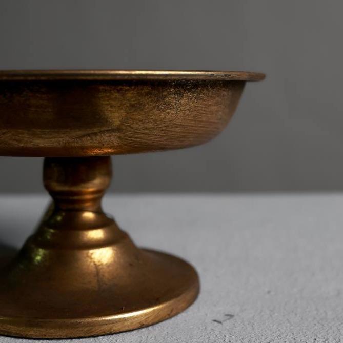 Блюдо на ножке