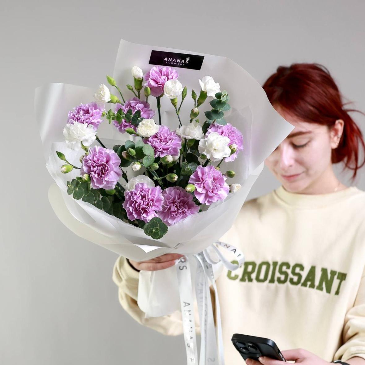 Монобукет с сортовыми диантусами Moon Aqua (в линейке в двух размерах)