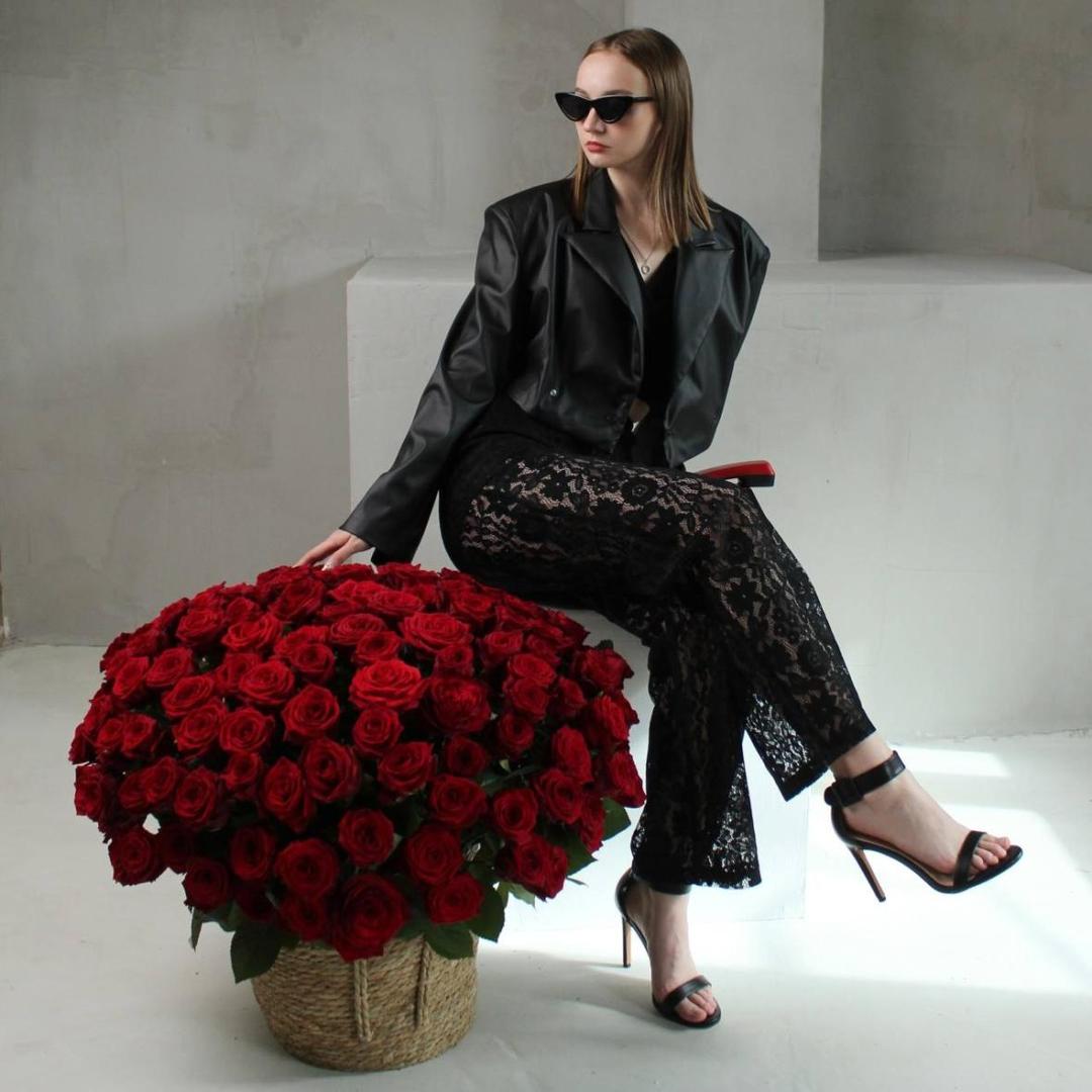 Композиция в корзине Любовь - это ты