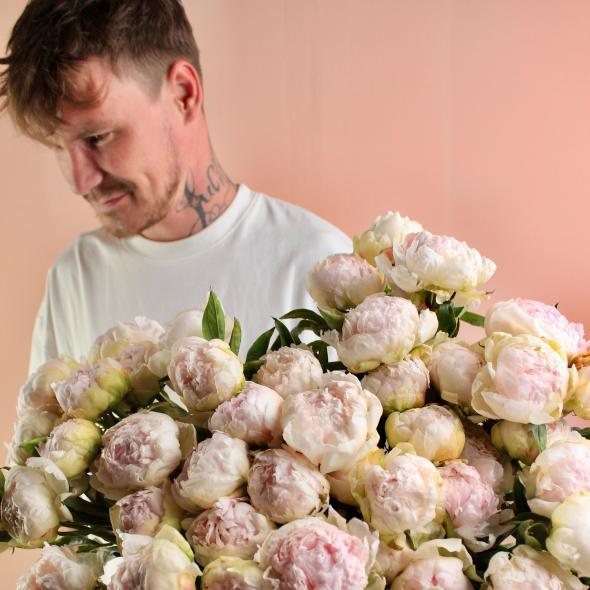 Пион розовый (цена за 1 шт)