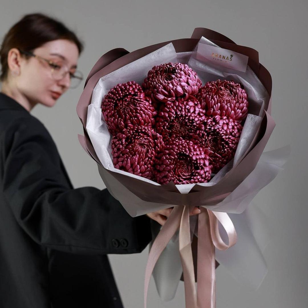 Монобукет из хризантем сорта Bigoudi Purple (в трех размерах)